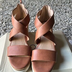 Women’s wedge sandals